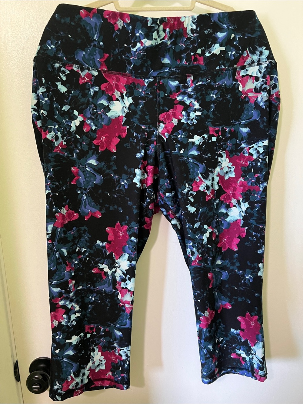 LIVI Floral Athletic Capri Leggings - Black with Fuchsia/Teal Accents 22/24